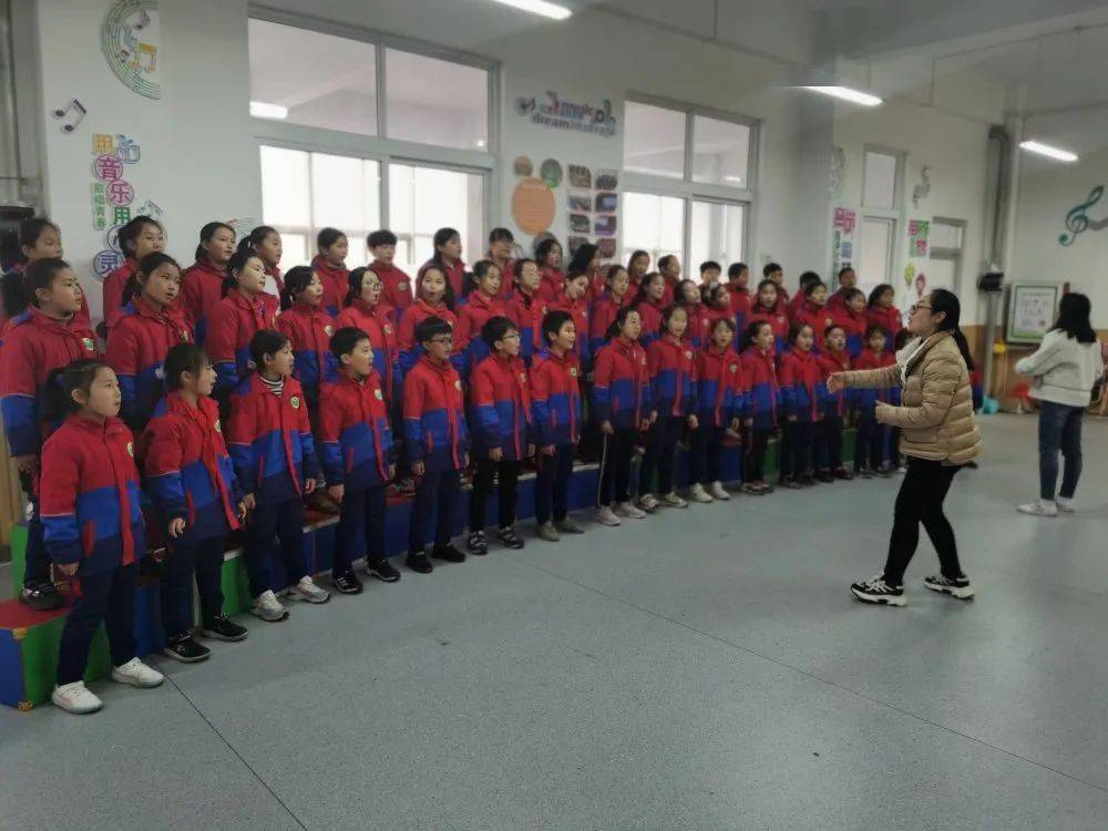 文明校园一片爱心点燃一室灯火日照市新营小学课后服务亮了
