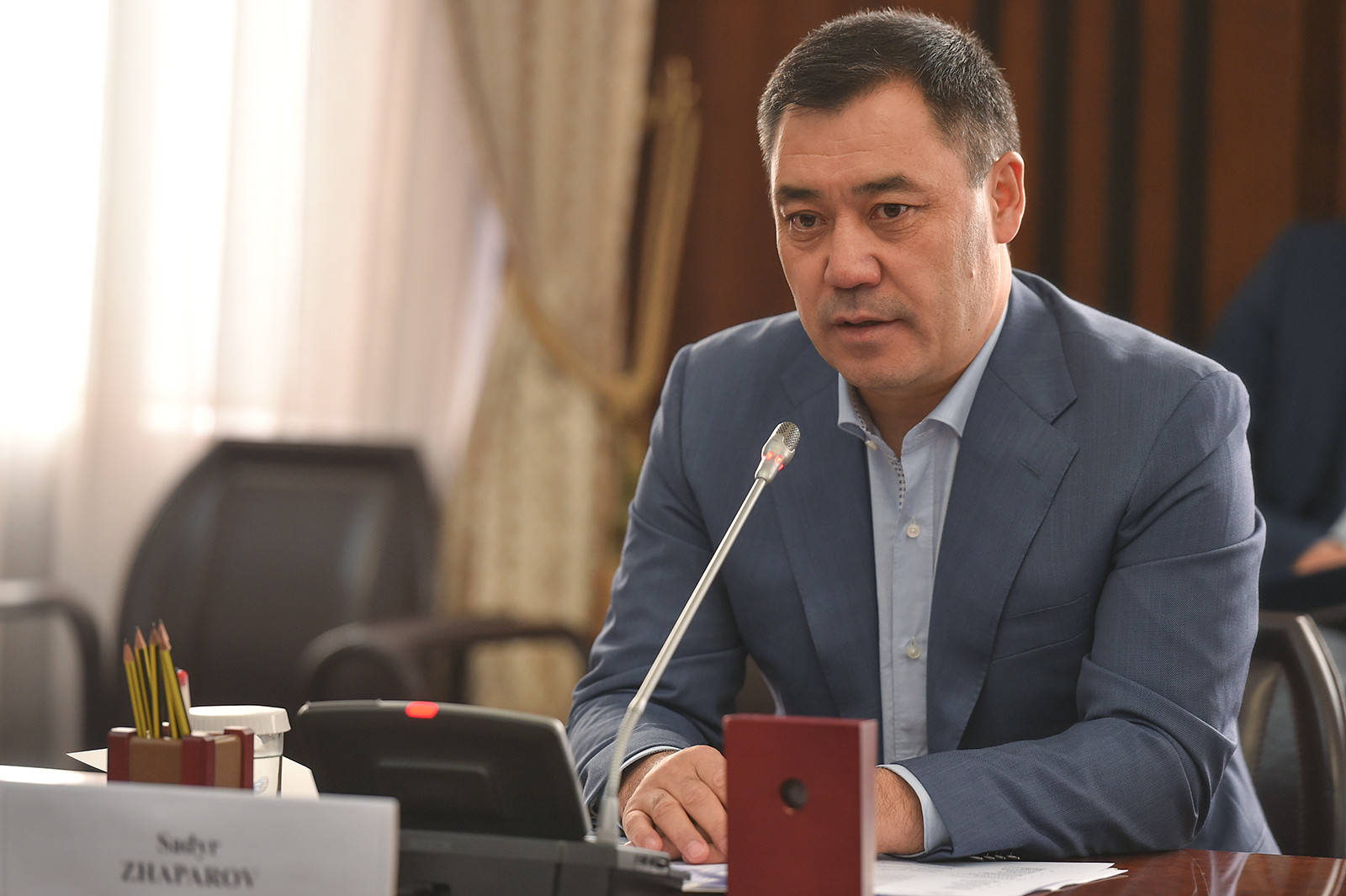 吉尔吉斯斯坦同时举行总统选举和国家政体全民公投,扎帕罗夫为本次