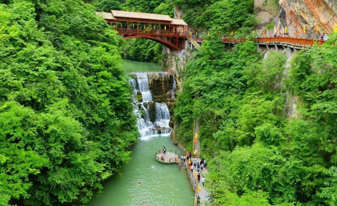 尧治河景区山峦叠嶂,洞奇水秀 九路寨景区溶岩奇特,峡谷壮观 五道峡