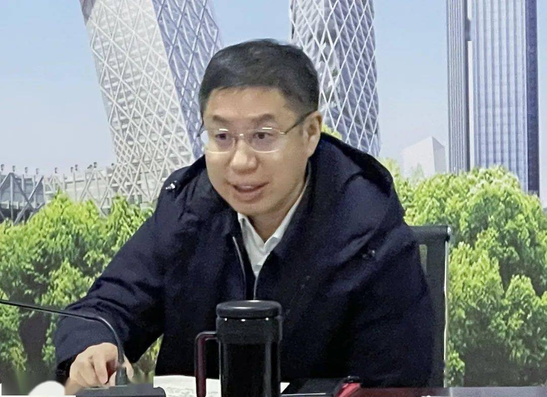 中建三局副总经理王洪涛带班检查咸宁市民之家项目安全生产工作