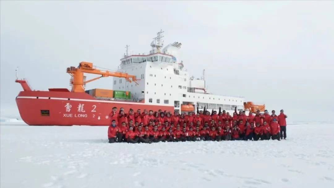 剧照|纪录片《雪龙2号》：万吨巨轮的破冰征程