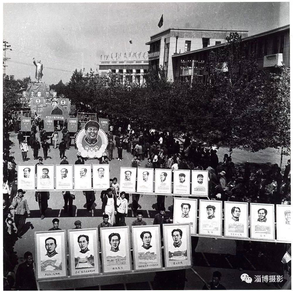 1968年,庆祝国庆节.