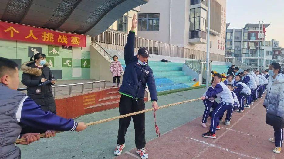 扬体育精神 展青春风采 济南汇才学校体育节掠影_拔河