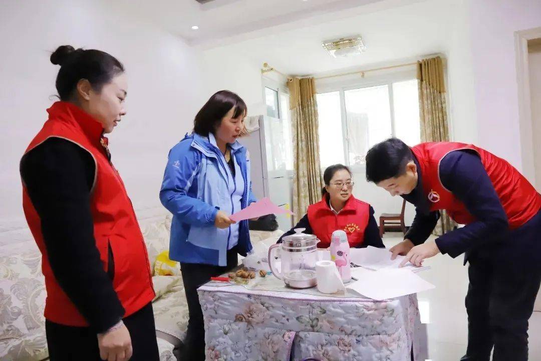 下沉党员参与社区人口普查(3)