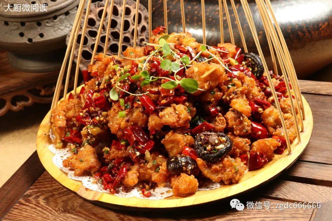 最牛苍蝇馆子开新店明婷小馆一餐排号180桌招牌菜就是辣子鸡火山排骨