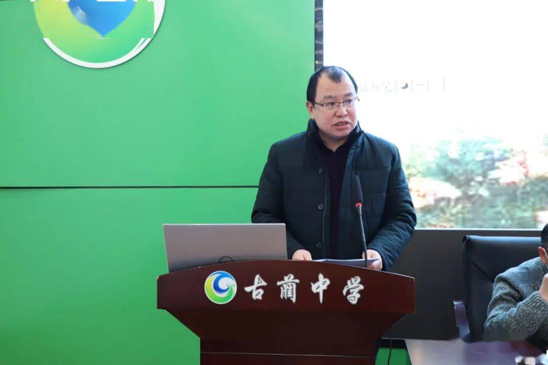 修订说明▲代表团分组讨论▲古蔺中学校长邱红作提案答复▲通过学校