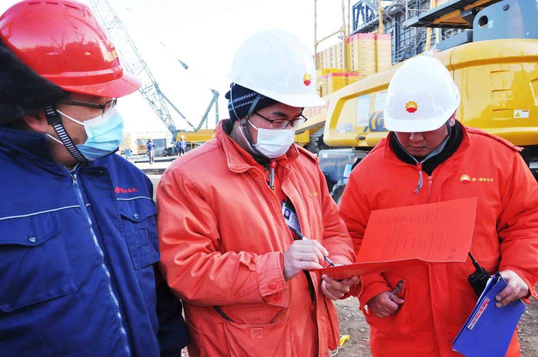 在盛虹炼化一体化项目建设中,中油一建公司盛虹炼化吊装项目承担的