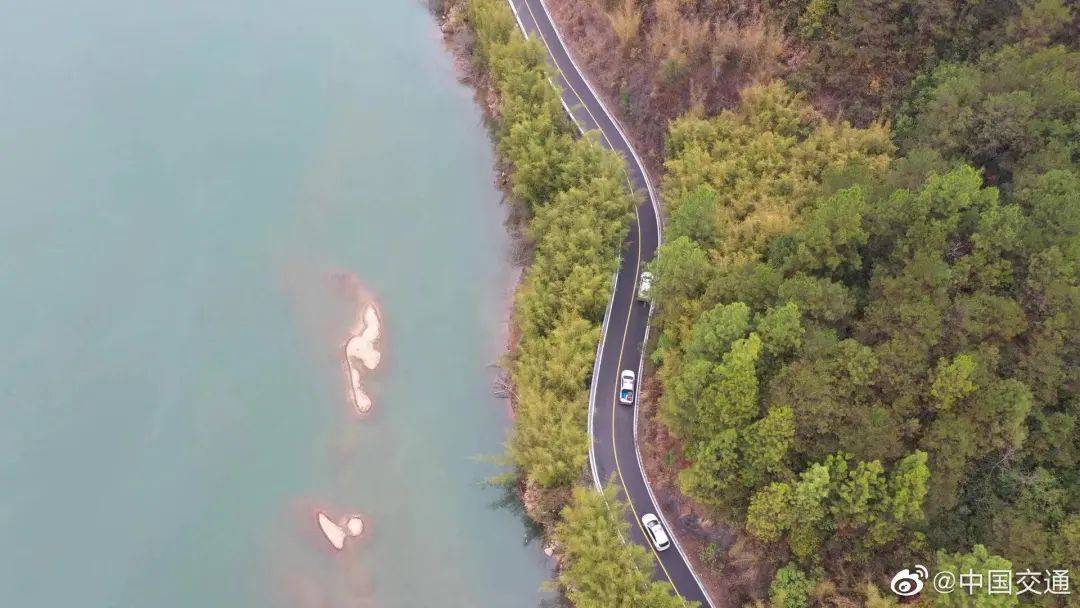 韶关市城区,是仁化县全域旅游重要的贯通性道路,实现了"景点旅游"向"