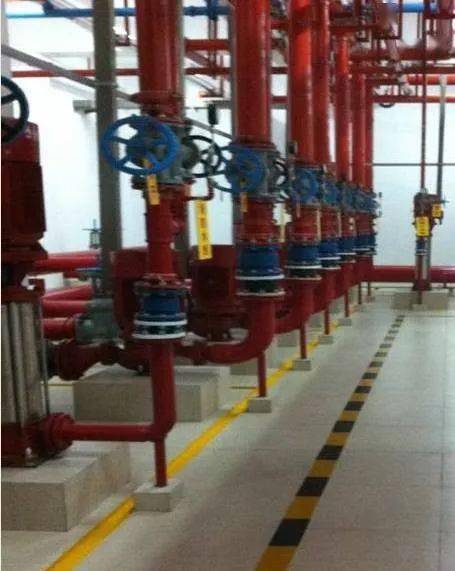 室外消火栓设置合规  室外水泵接合器正常使用 喷淋系统:  主备电起