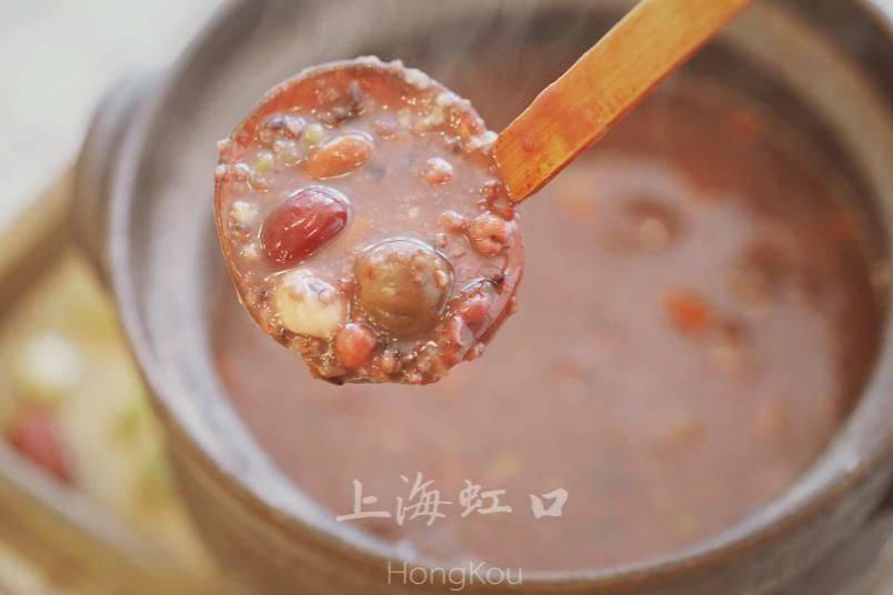 30分钟后,加入葡萄干,核桃,枸杞,即食燕麦 8.