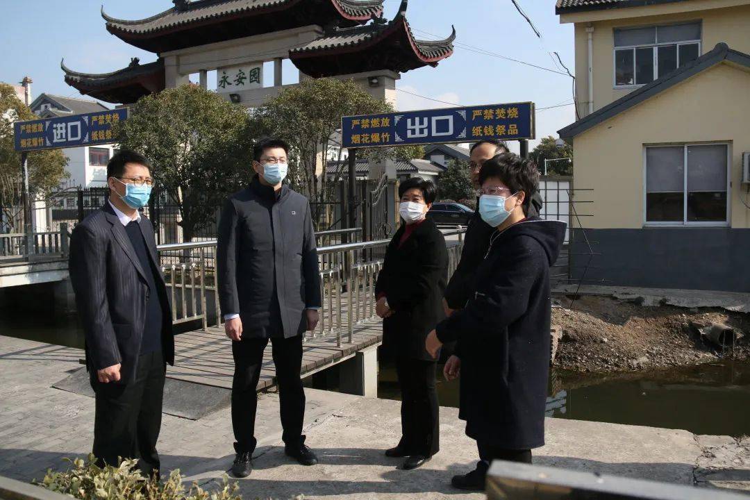 新任副市长梁曦今天前来园镇调研