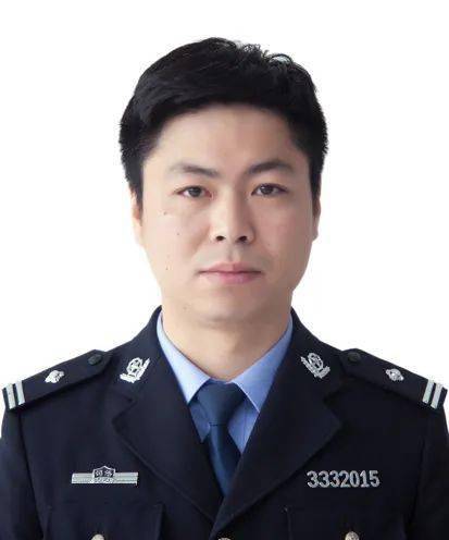 屈丁杰 省临海监狱九监区政治教导员,一级警长