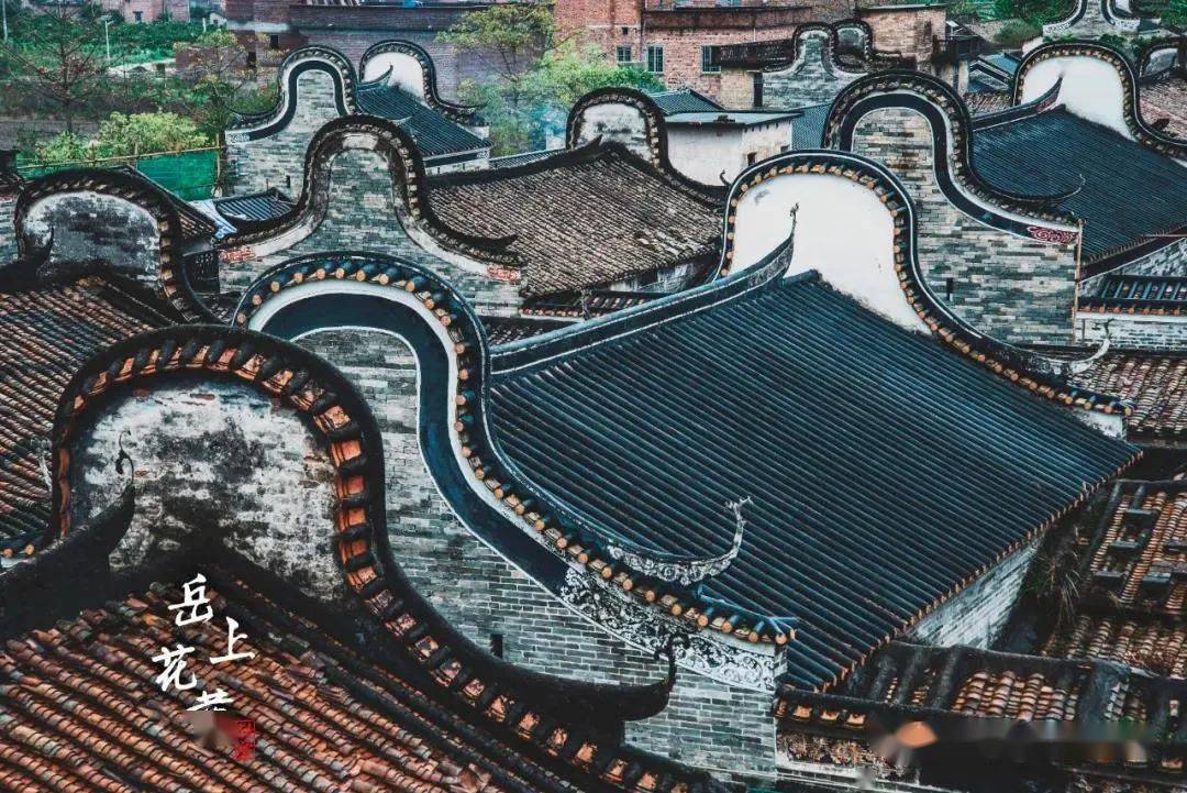建筑风格属于明清岭南风格.