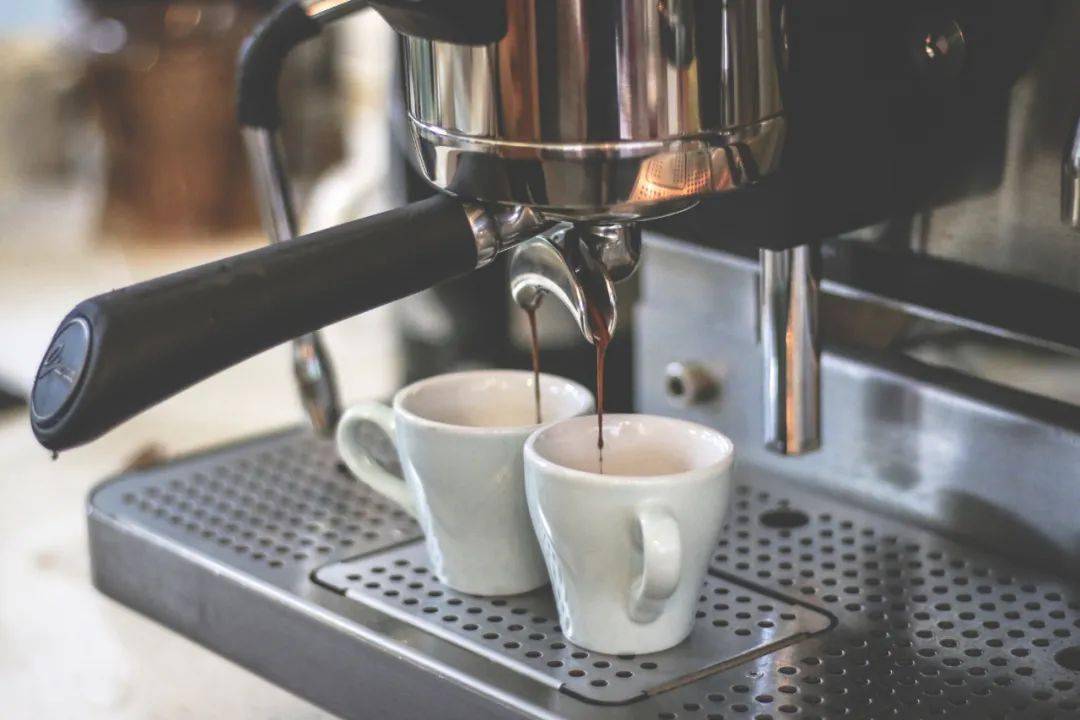 咖啡学院丨浓缩咖啡vs冰滴咖啡,哪个咖啡因含量更高?
