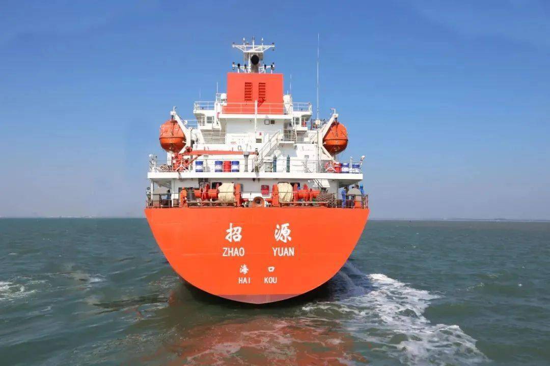 顺利交付"招源"号就在今天上午建造的5000立方米lpg船中国船舶集团旗