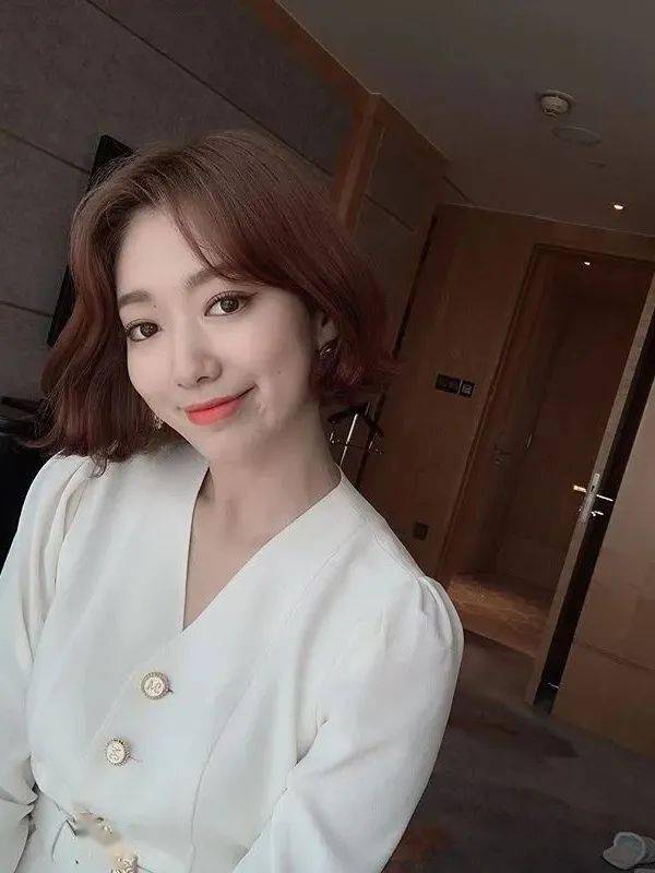 明年流行这4款短发,时髦不挑人,脸还!