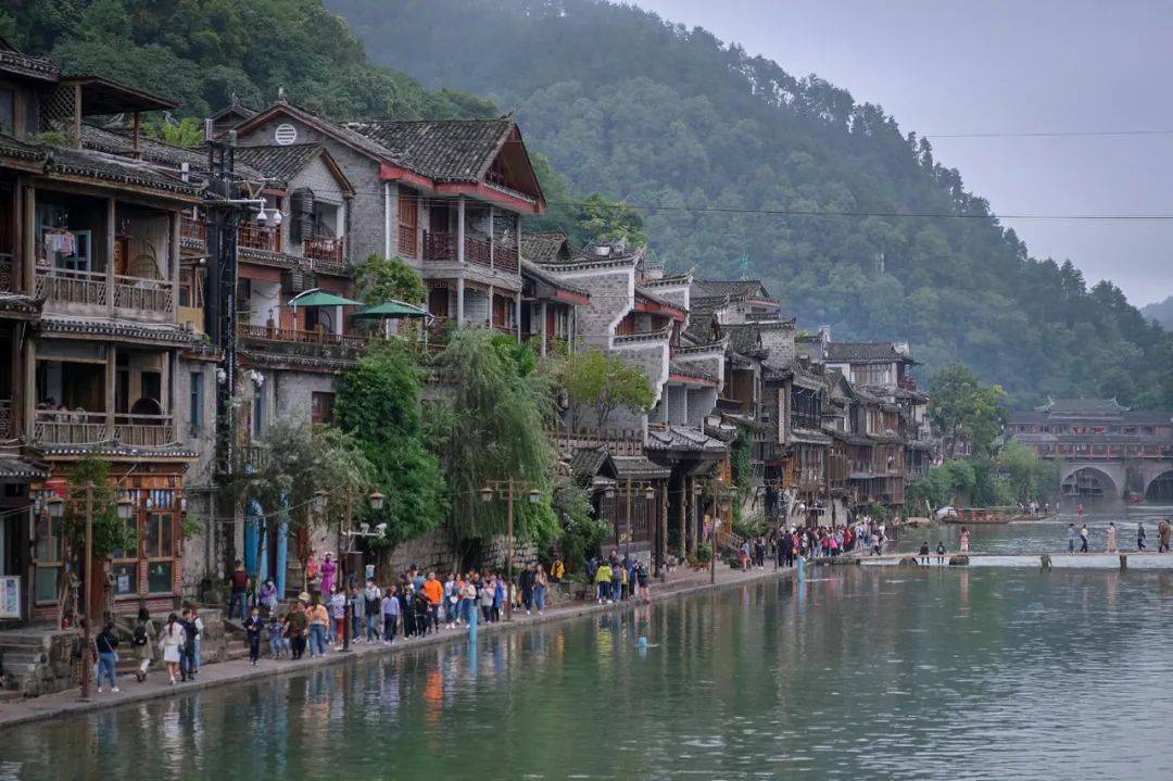 住凤凰古城国牌奢华公馆,送九景门票,新年玩转中国最美小城!