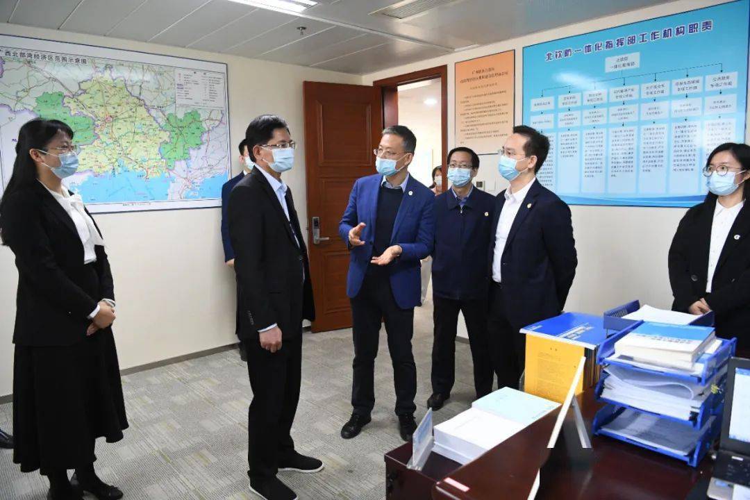 自治区北部湾办副主任王宗文,陈洪韬,覃元臻及有关处室负责人参加调研