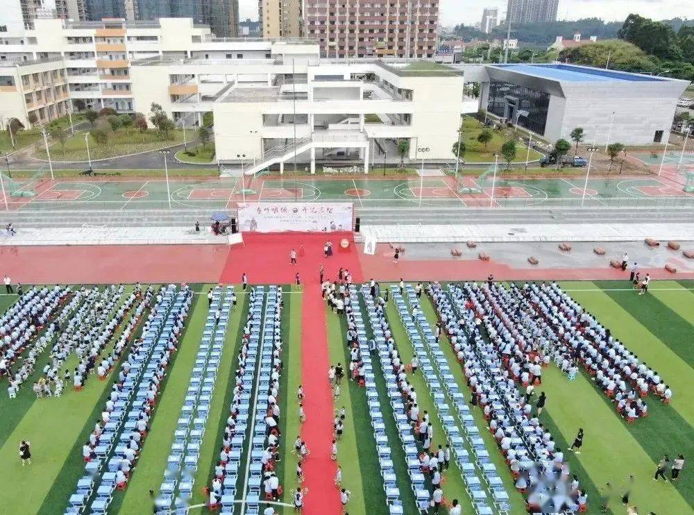 【隧新闻】公司承建的防城港市桃花湾中学顺利通过竣工验收