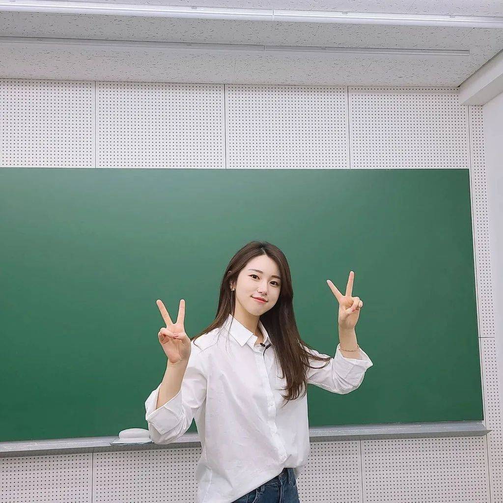 韩国数学老师"女团级颜值"火爆网络,课后甜蜜女友风,网友:现在学还