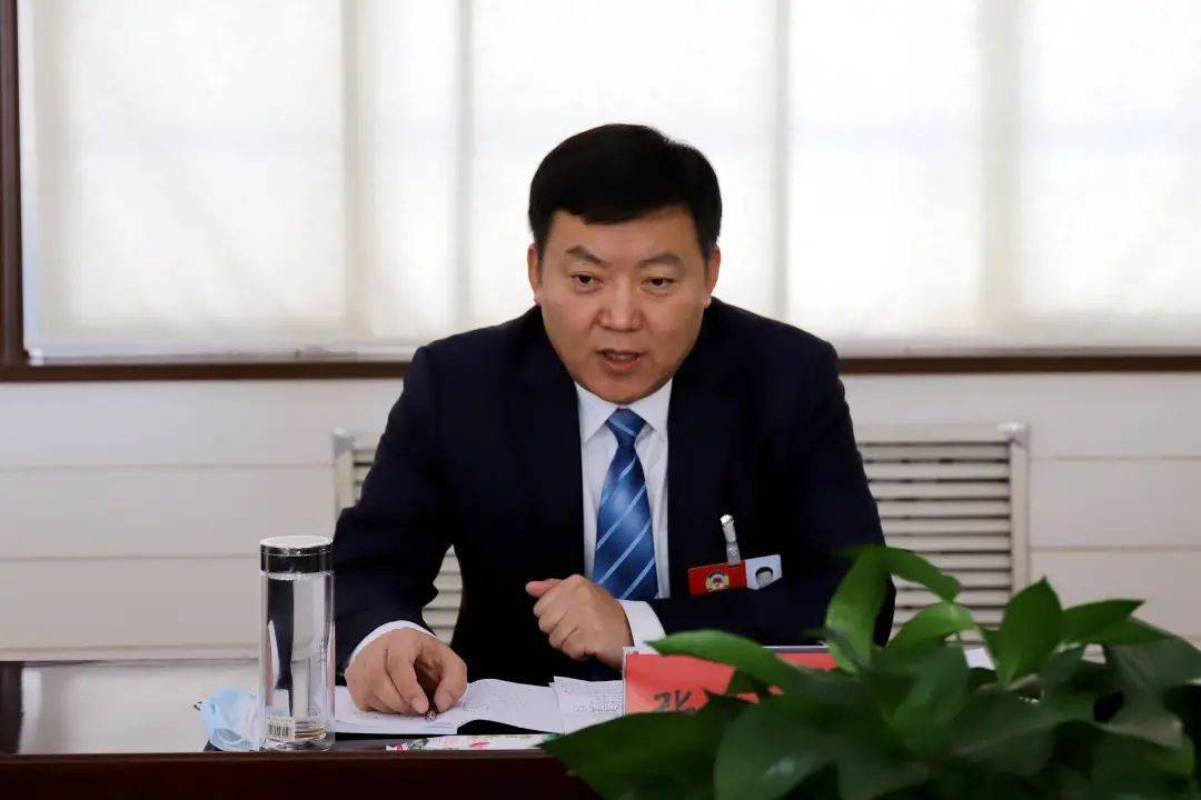 张佃虎,侯占夫分别参加县政协十届五次会议民生组,经济界讨论