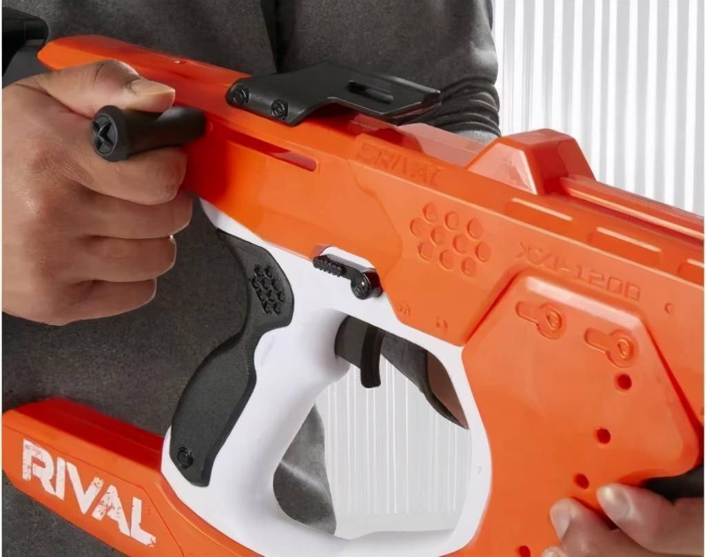 现实版甩枪术用这把玩具枪射出的子弹竟然会拐弯