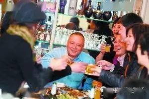 重庆奇人当代孟尝君每天设免费流水席大宴宾客来者不拒