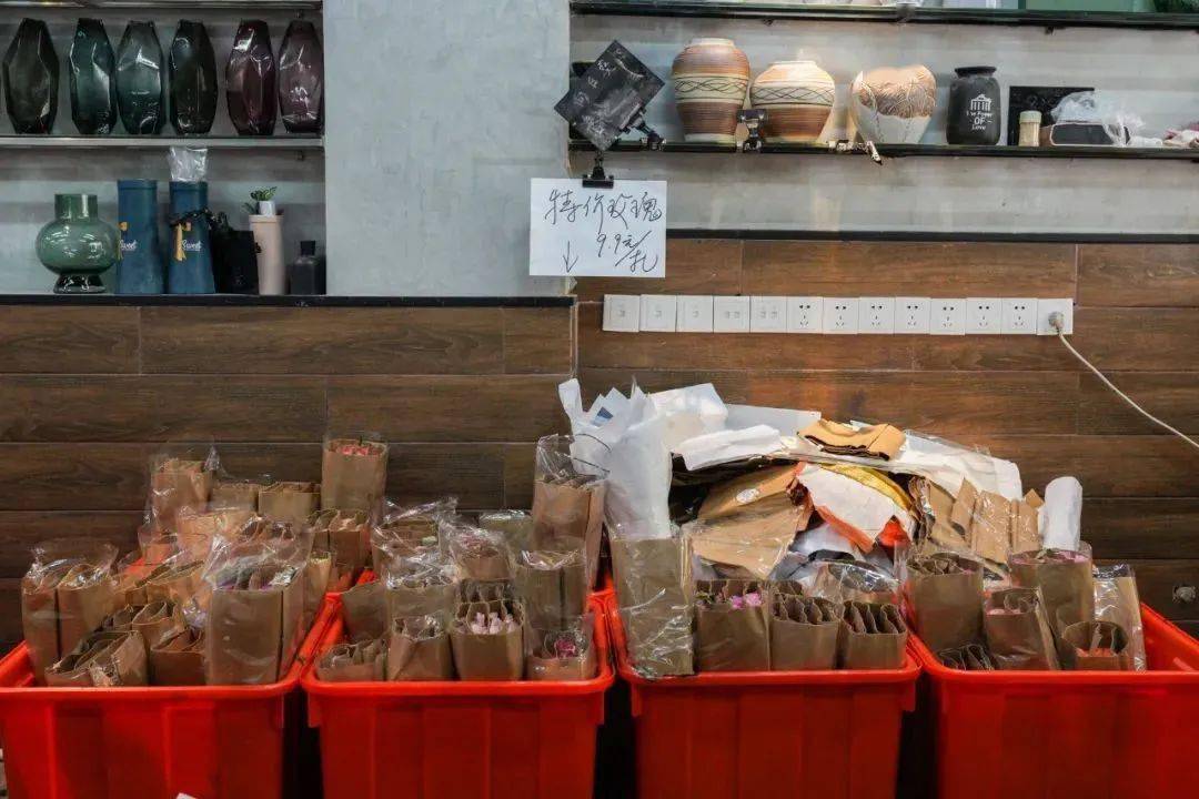 9元两大朵绣球,3.99一扎水仙百合,9.