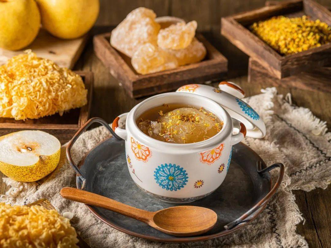 有卖相有内涵,小蜜蜂肉松包,小黄人红豆包,玉米肠仔包.