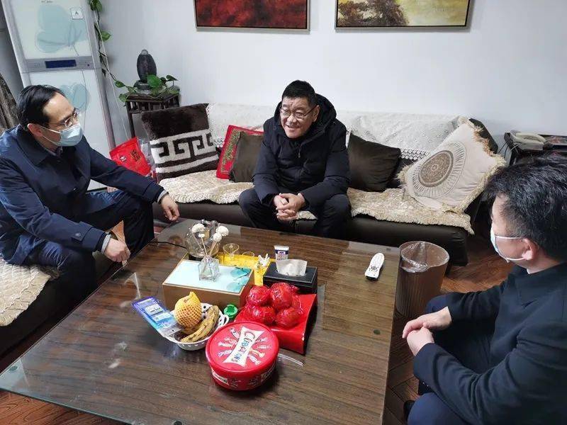 岳卫平深入基层走访慰问