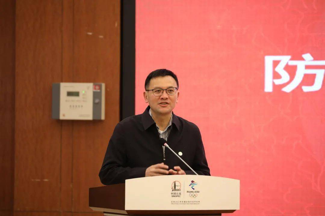 会上,东方雨虹(oriental yuhong)董事长李卫国先生与燕山