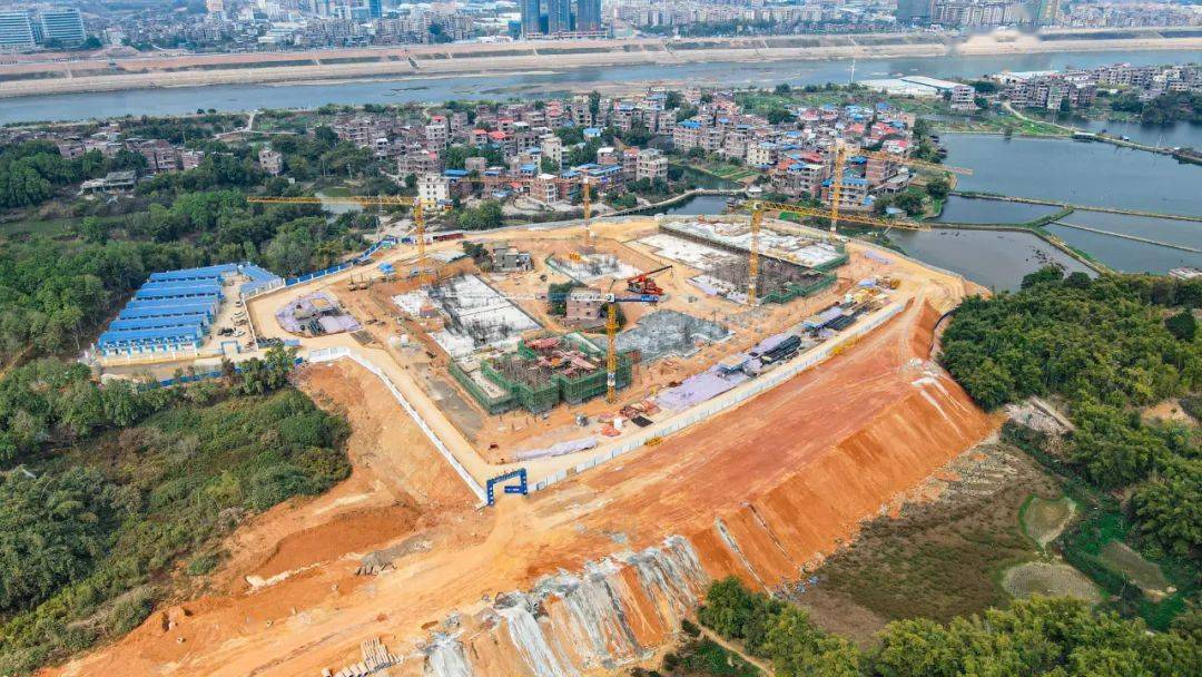 棚户区(城中村)改造项目位于梧州市龙圩区苍海片区苍海湖西侧古凤村处