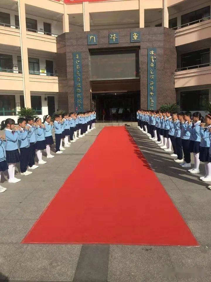 重华小学用青笛助力小学生入重华门仪式