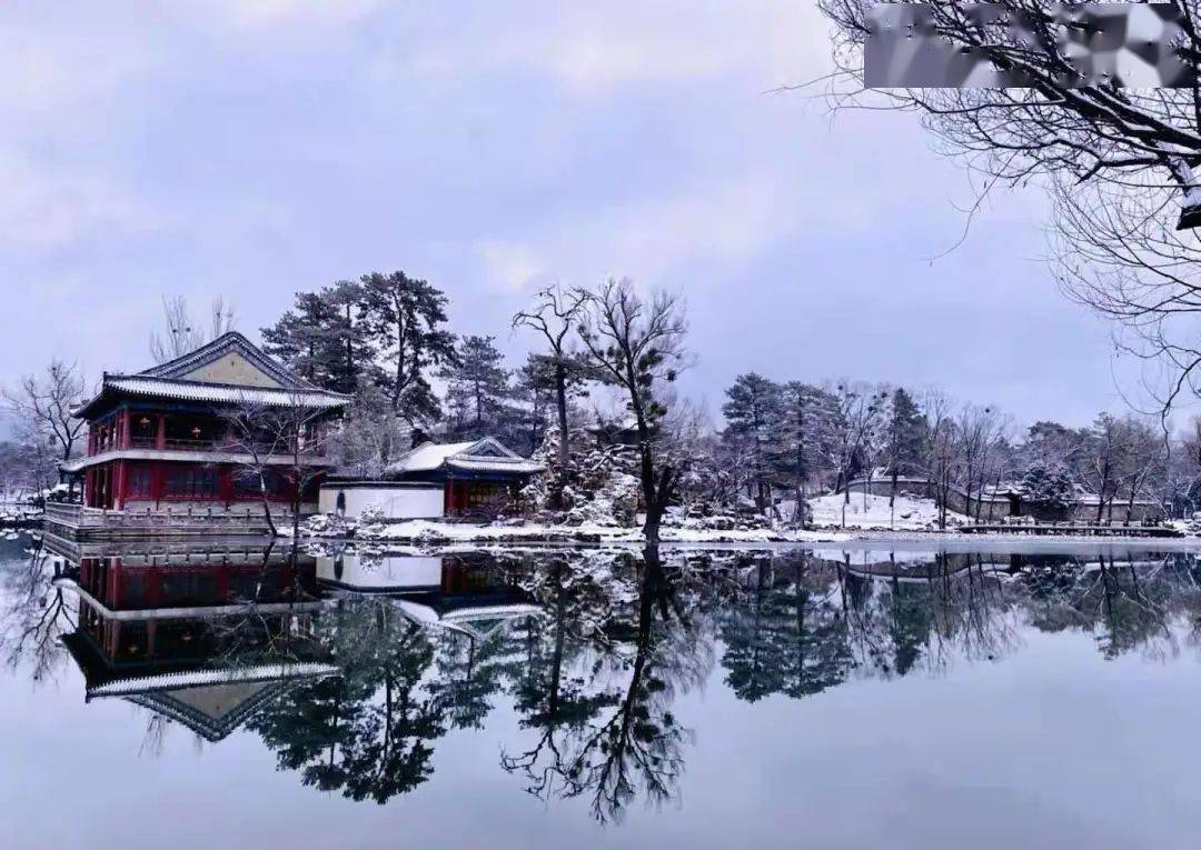 青松峻茂,亭阁宣透 景色澄明清透 河北承德避暑山庄(热河) 雪天一片