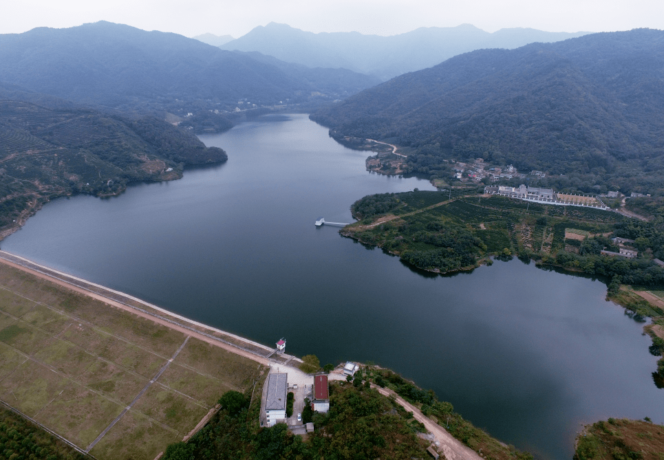 活动内容:免费开放 虎洞水库,又名虎洞湖.