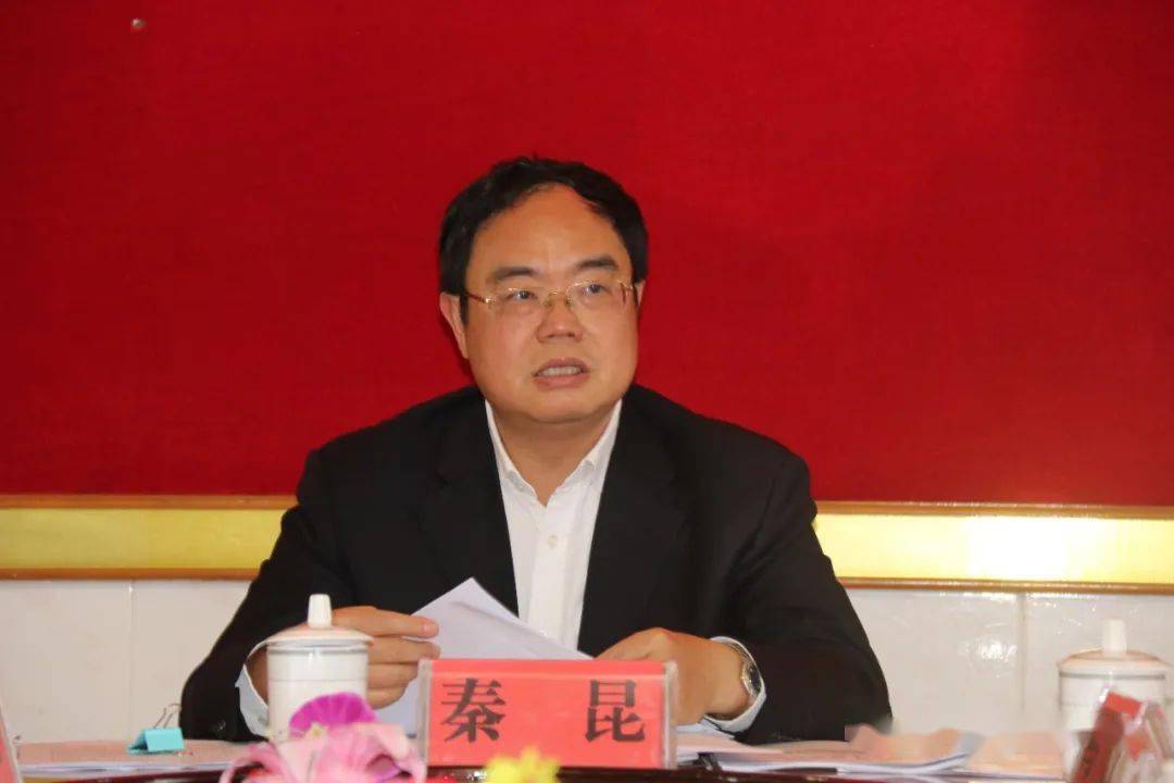 中共龙州县委第十三届常委会第122次会议召开
