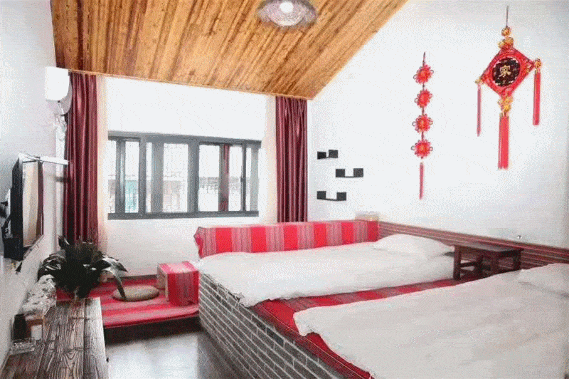 春节活动: 房价:每间288元,含双人精品早饭,送(山粉丝1斤或冬笋1斤).