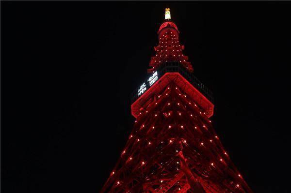 东京塔除夕点亮"中国红"