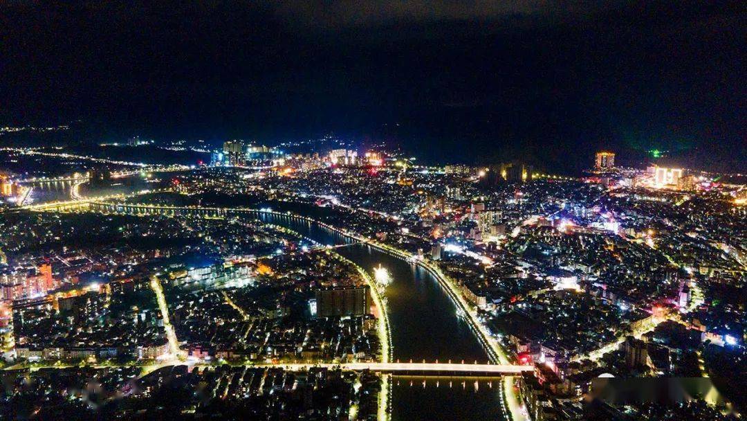 靓到爆阳春市大年三十的夜晚