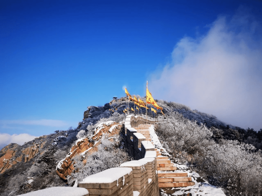 迪山云顶风景区位于 河北平山县王坡乡与灵寿县交界处, 距石家庄市50