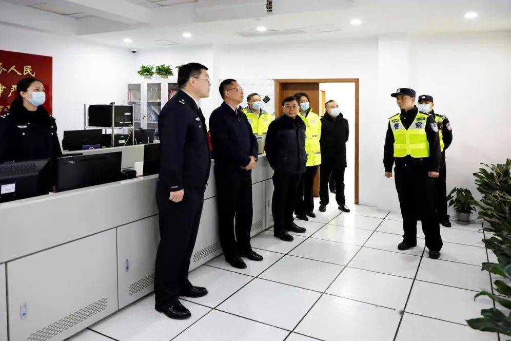 政法委书记徐靖,副区长,公安分局党委书记,局长卫岚一行前往天平街道