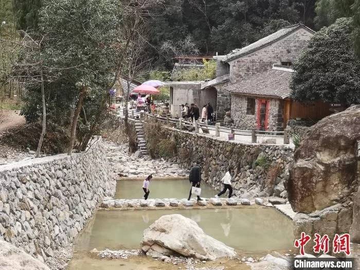 浙东小山村的“欢乐”春节：守得青山抱得金山