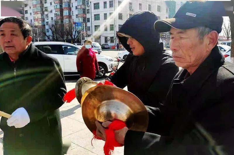 春节| 敲鼓打镲过大年