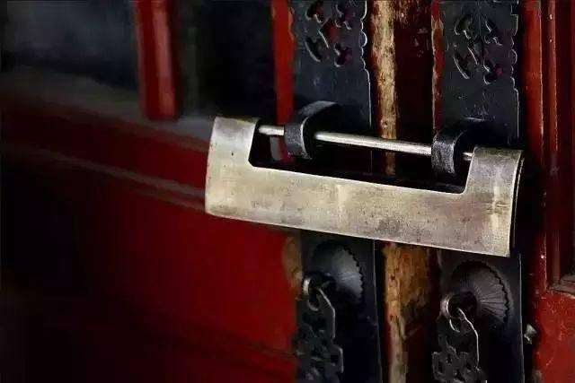 古代的门锁主要分为广锁,花旗锁,首饰锁及刑具锁四类