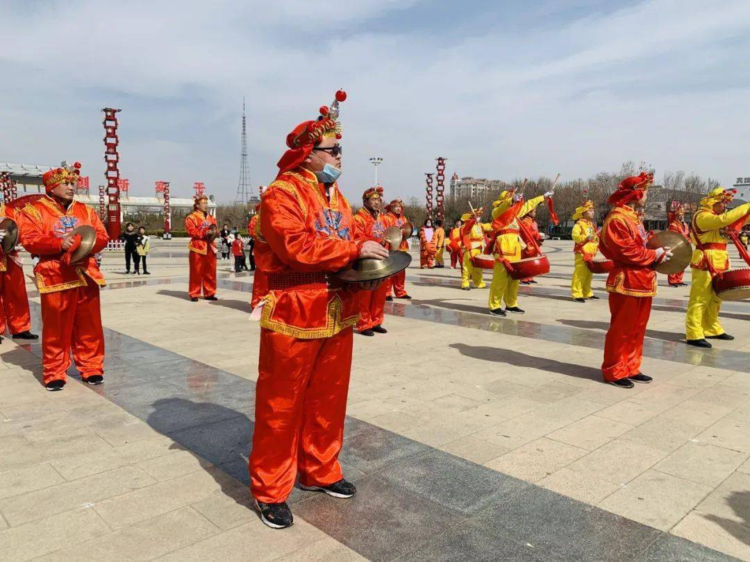 锣鼓喧天送祝福