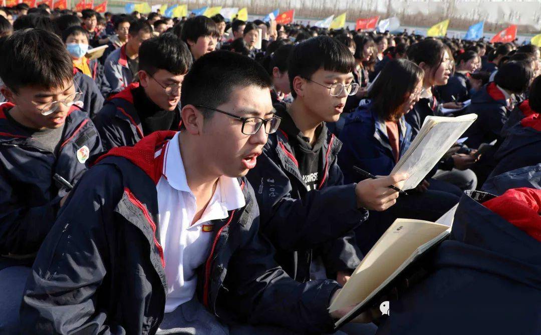 韩威东老师的激情演讲将助推高三学子更加轻松地对待六月高考,同时也