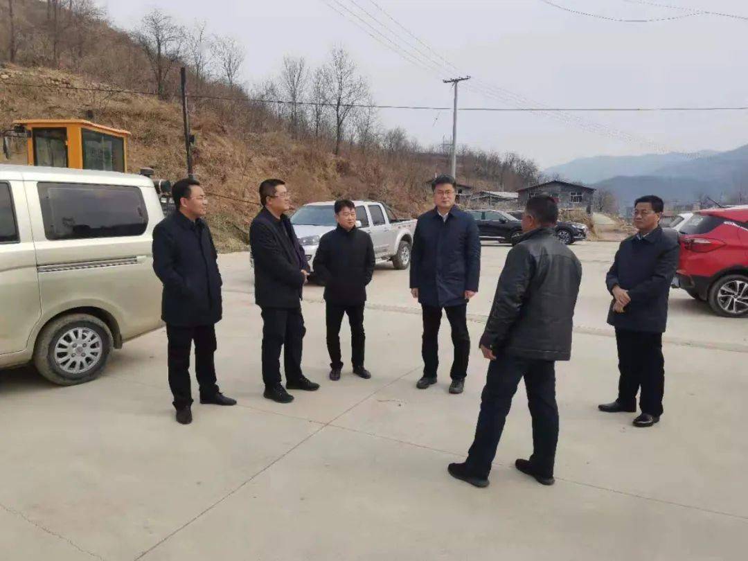 阜平县委副书记,县长贾瑞生带队调研地震震后情况和森林防灭火工作