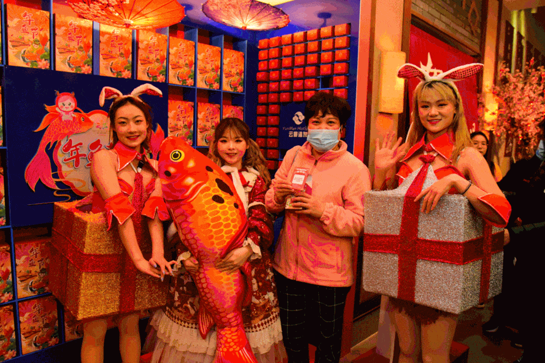 双人特惠仅需 798元  扫码立享优惠 每日前三间预定,另可享受福利