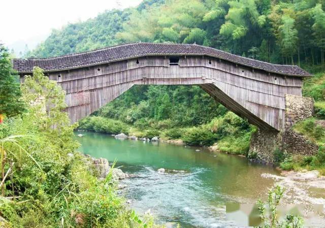 杨梅州廊桥 目前,寿宁县境内保存的19座廊桥,主要有飞云桥,仙宫桥,升
