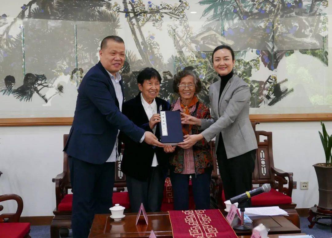 广州市文化广电旅游局刘瑜梅局长,张胜副局长,广州艺术博物院王平院长
